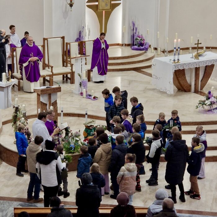 Poświęcenie wieńców adwentowych i świec