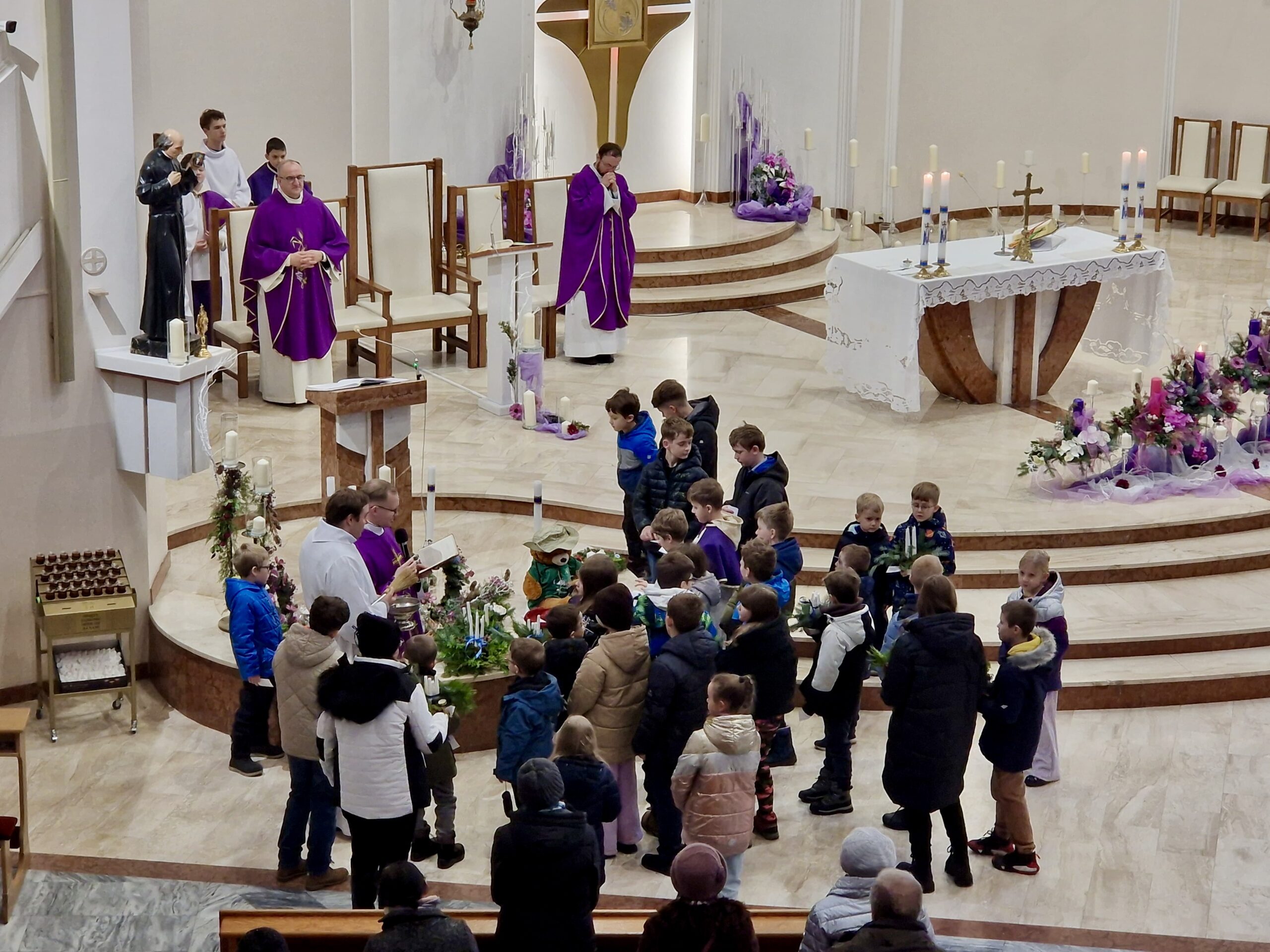 Poświęcenie wieńców adwentowych i świec